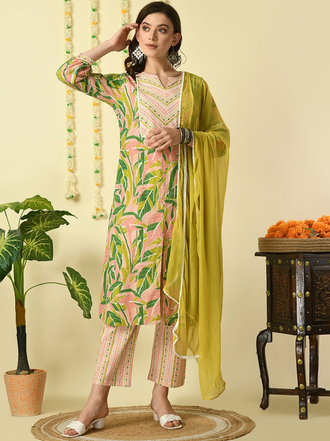 

Myshka Floral Printed Pure Cotton Kurta & Palazzos With Dupatta, Green