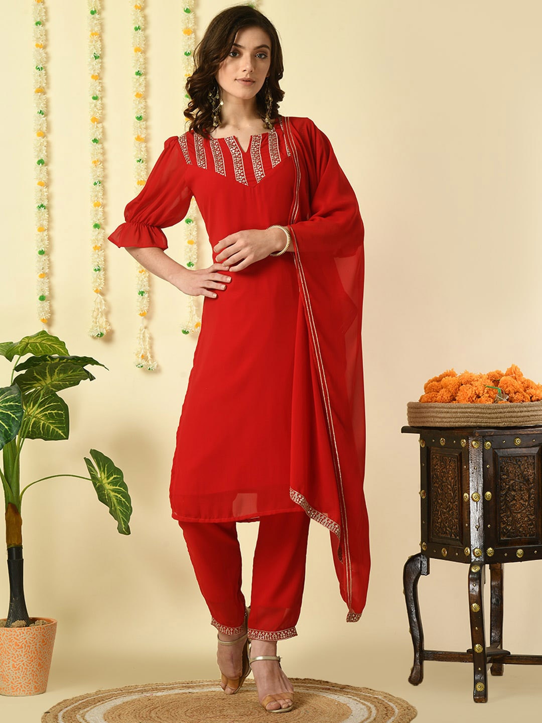 

Myshka Myshka Thread Work Regular Georgette Kurta with Trousers & Dupatta, Red