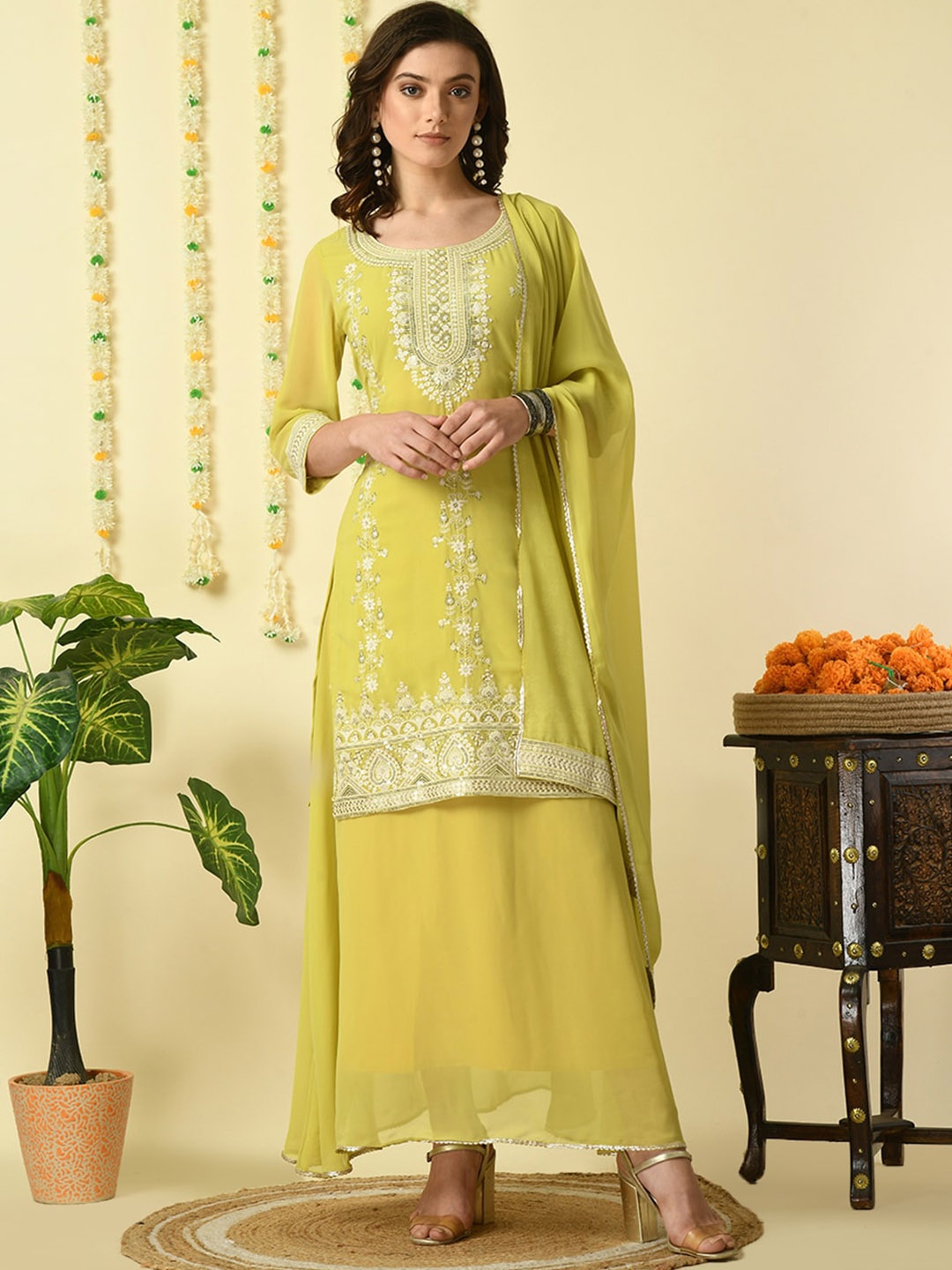 

Myshka Floral Embroidered Straight Kurta & Skirt With Dupatta, Yellow