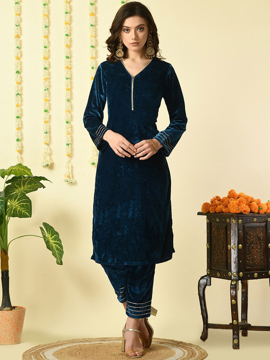 

Myshka V-Neck Velvet Straight Kurta With Trouser, Teal