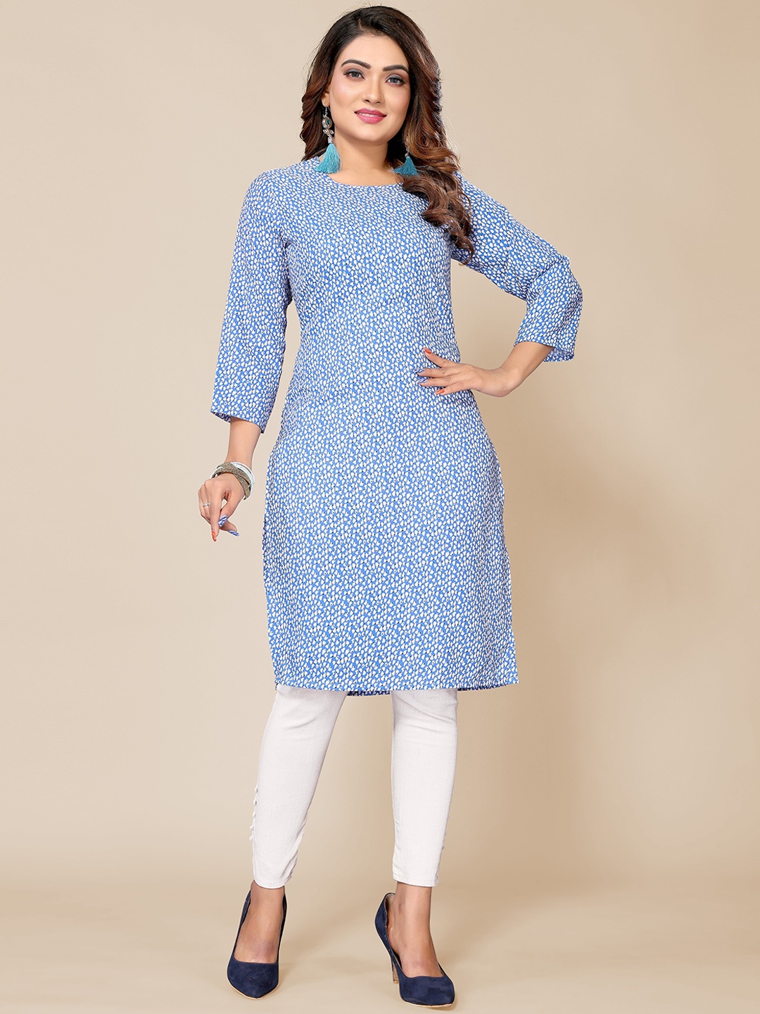 

Krimmple Abstract Printed Round Neck Regular Kurta, Blue