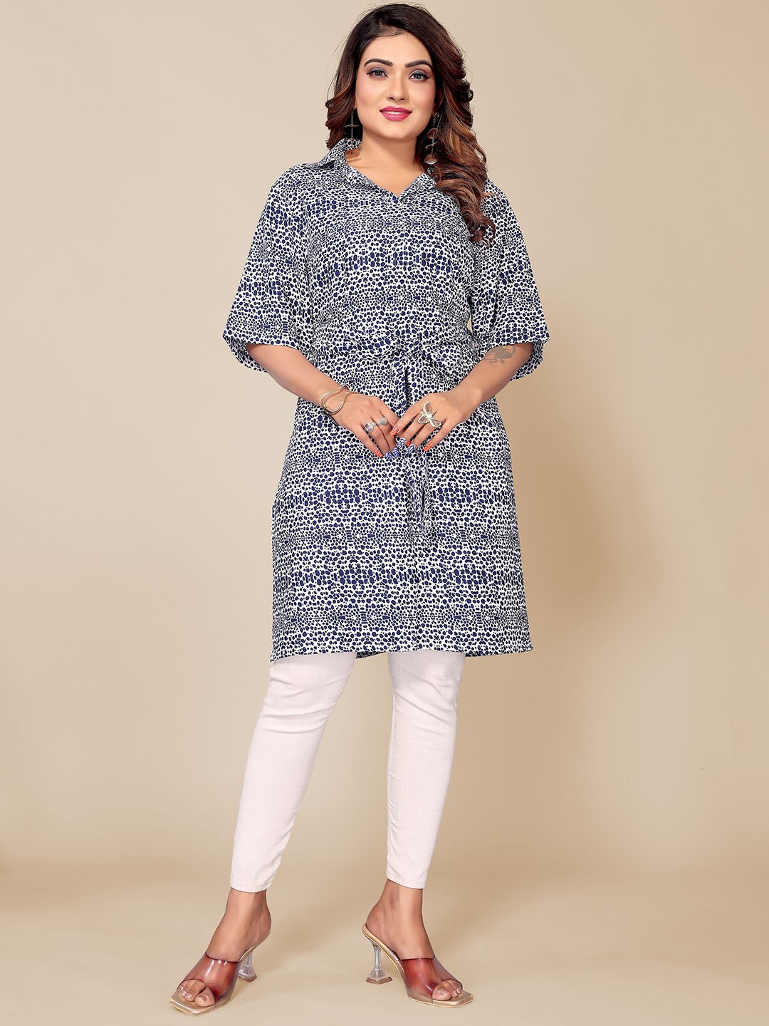 

Krimmple Abstract Printed Shirt Collar Crepe Straight Kurta, Blue