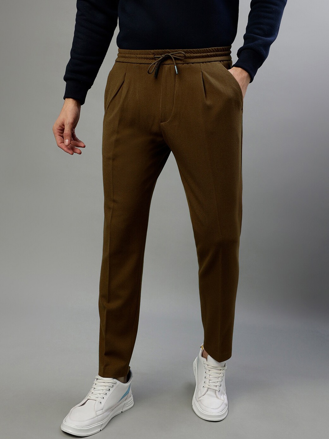 

Antony Morato Men Regular Fit Pleated Mid-Rise Trousers, Brown