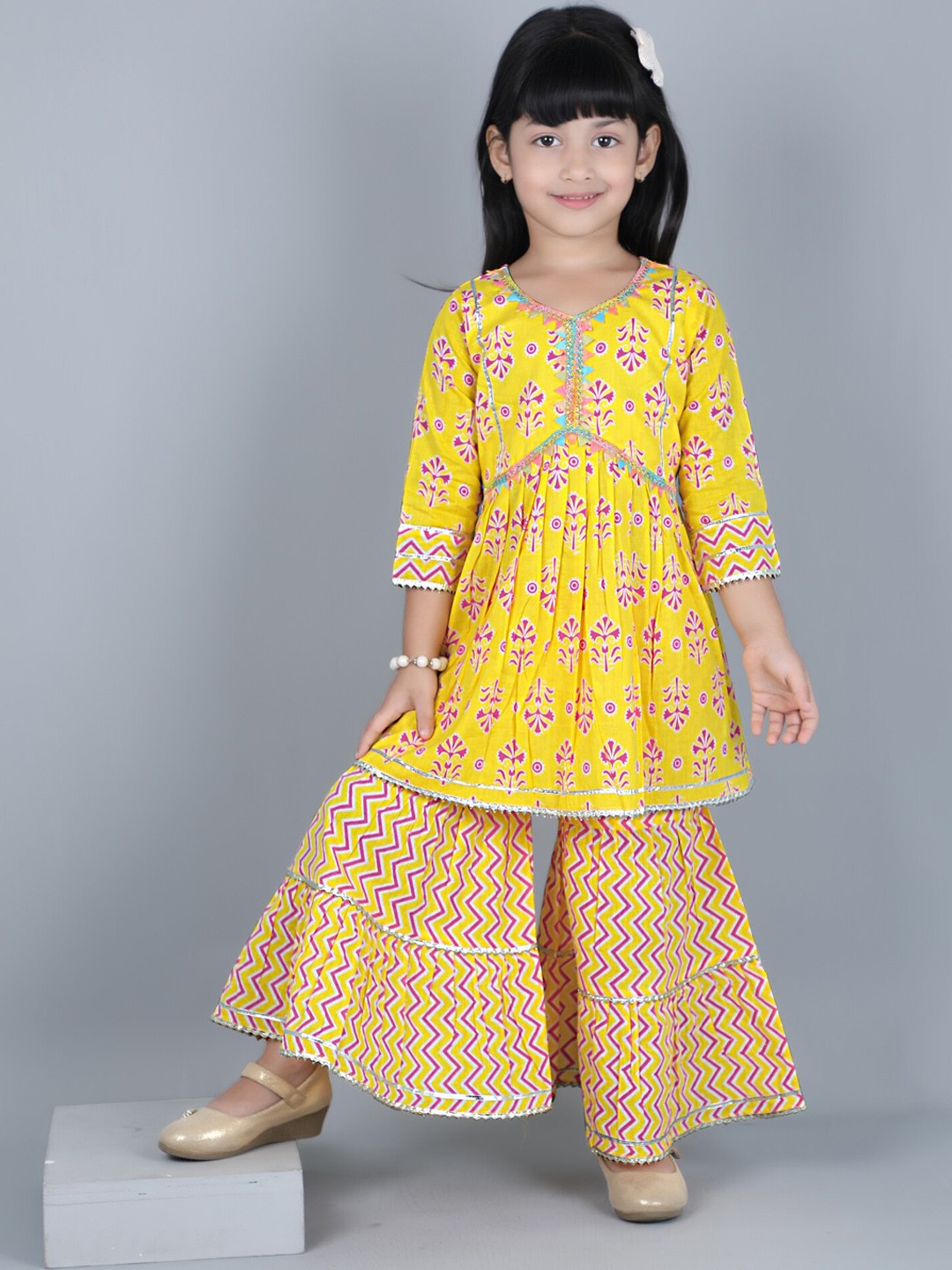 

KIDS FARM Girls Ethnic Motifs Printed Empire Gotta Patti Pure Cotton Kurta With Sharara, Yellow