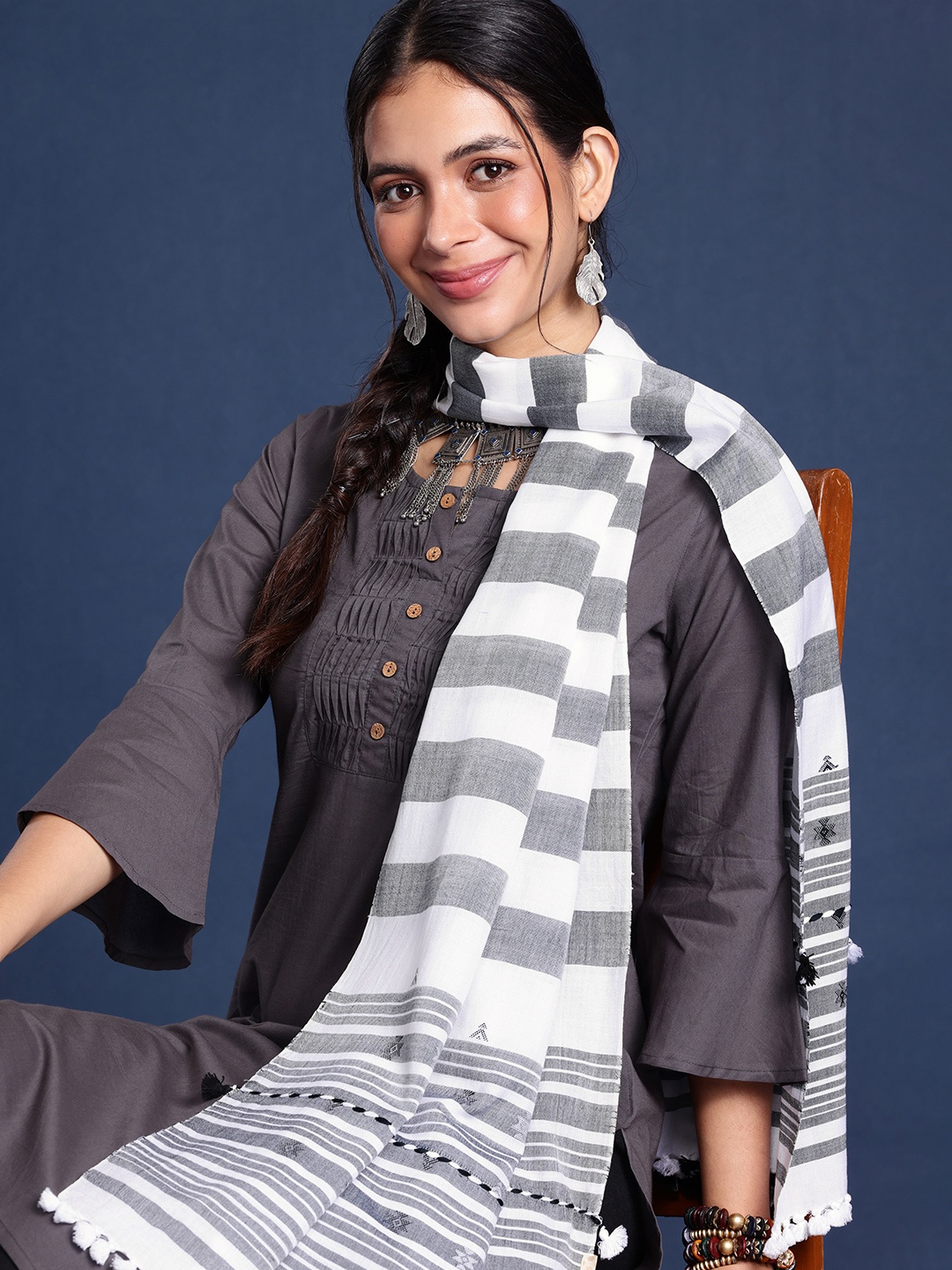 

Taavi Women Handloom Striped Bhujodi Mercerised Cotton Winter Stole, White