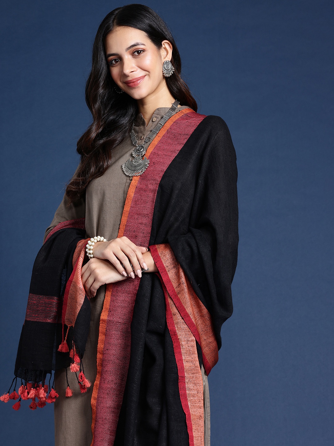 

Taavi Woven Design Tasselled Dupatta, Black