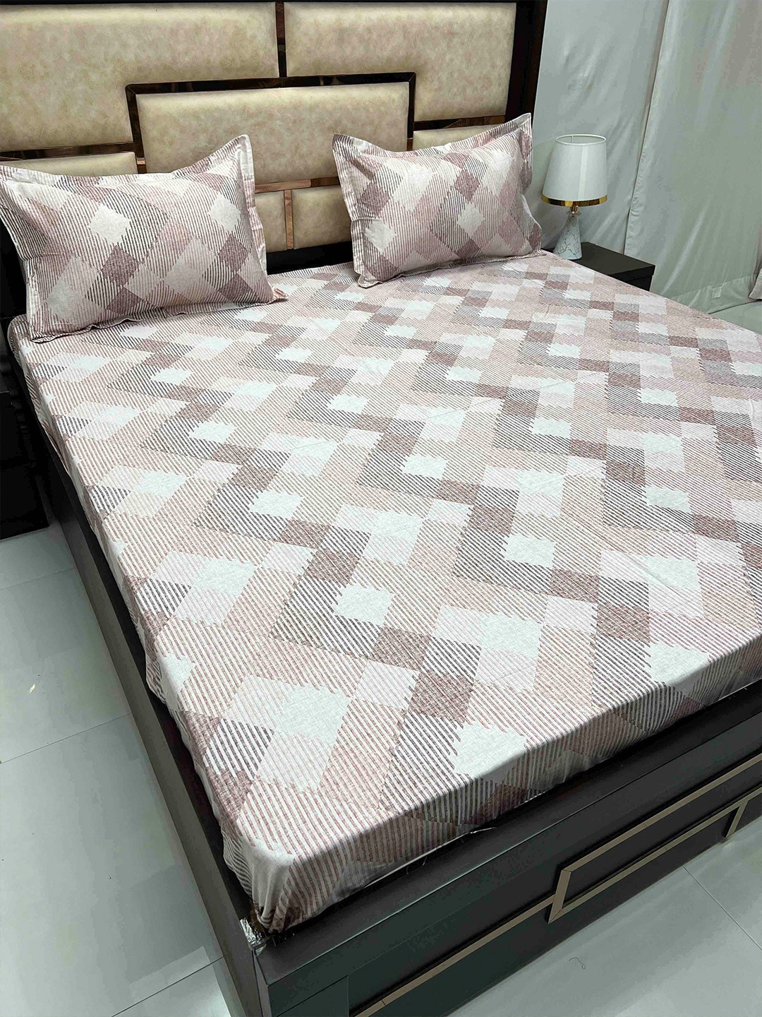 

Pure Decor Divine Fur Brown Geometric Cotton 500 TC King Bedsheet & 2 Pillow Covers