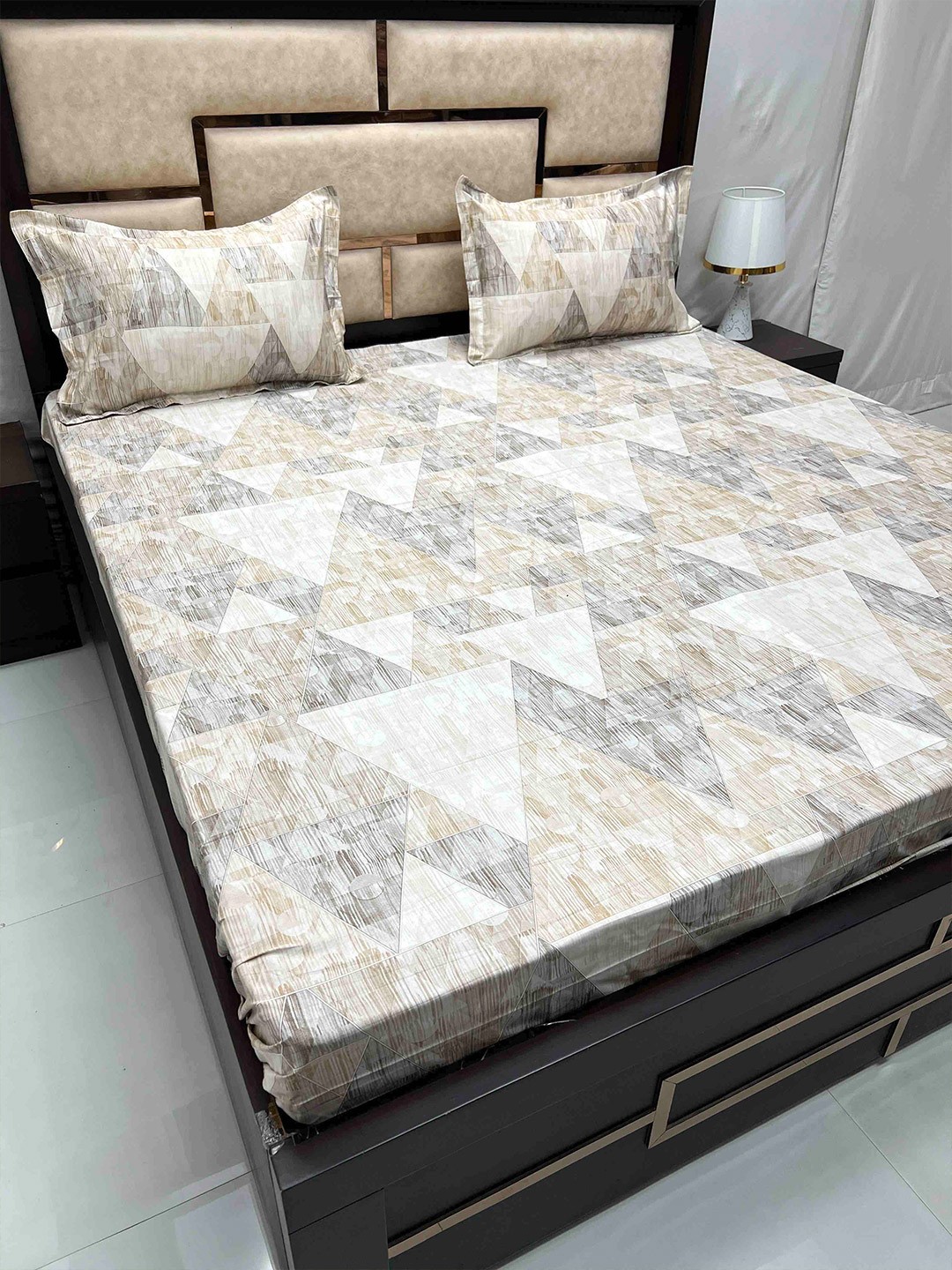 Pure Decor Divine fur Brown & Grey Geometric Cotton 500 TC King Bedsheet & 2 Pillow Covers
