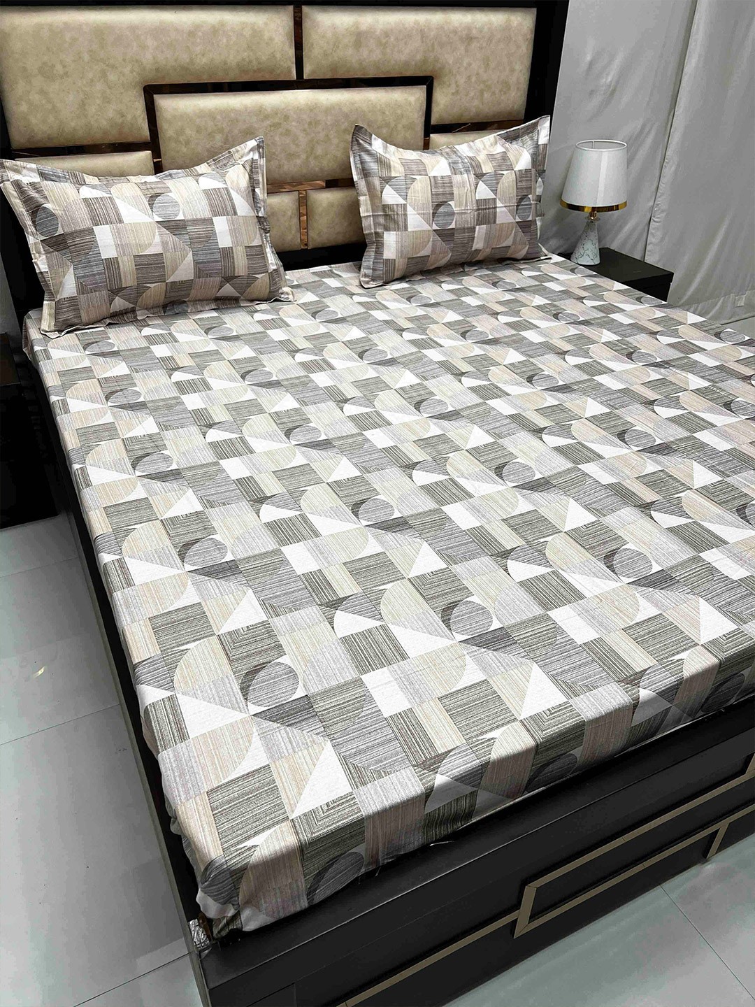 

Pure Decor White & Grey Geometric Cotton 500TC King Bedsheet with 2 Pillow Covers