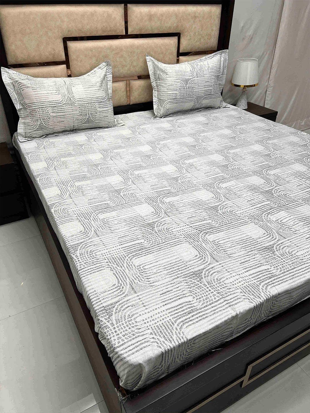 

Pure Decor Beige & Grey Pure Cotton Super King Bedsheet with 2 Pillow Covers