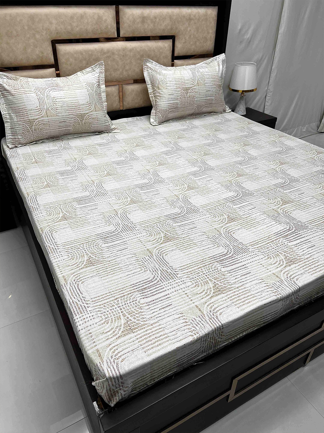 

Pure Decor Divine Fur Brown & White Cotton Abstract 500 TC King Bedsheet & 2 Pillow Covers