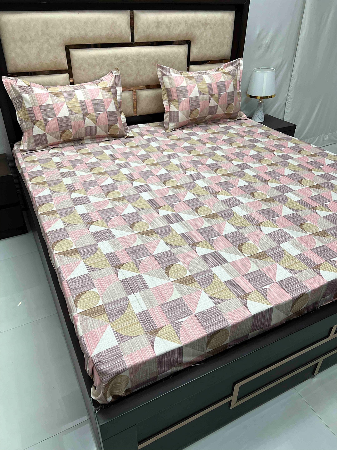 

Pure Decor Divine Fur White & Pink Geometric Cotton 500 TC King Bedsheet Set