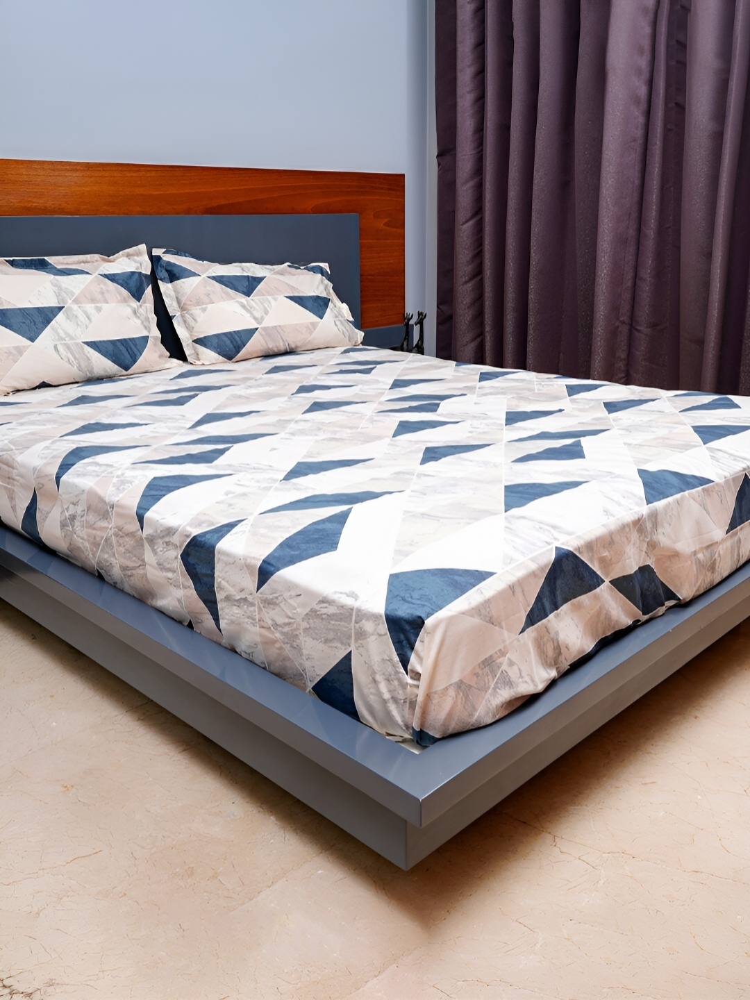 

inizio Cream Blue Geometric 240 TC King Bedsheet with 2 Pillow Covers