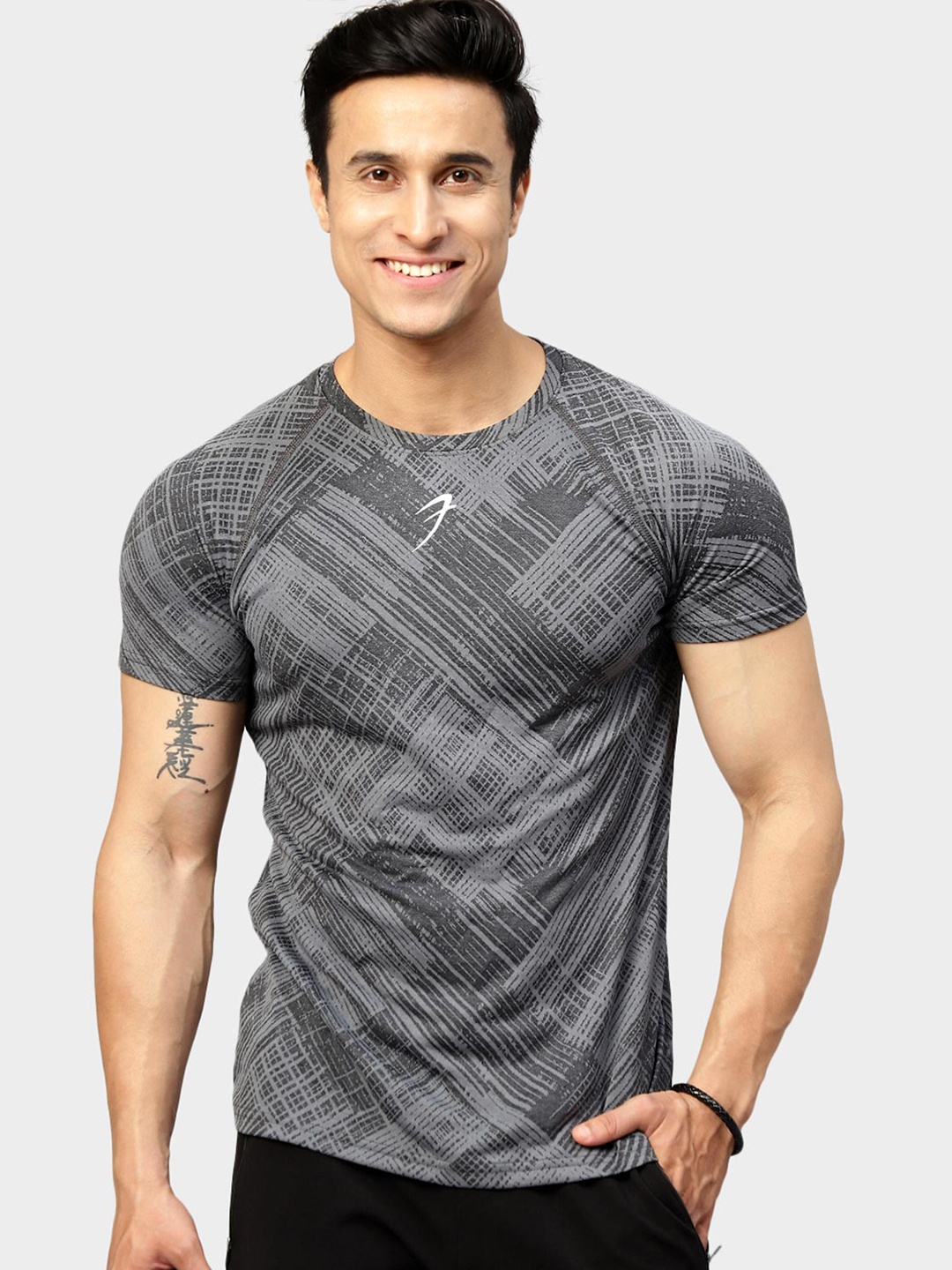 

FUAARK Dry Fit Abstract Printed Raglan Sleeves Slim Fit Training or Gym T-shirt, Charcoal