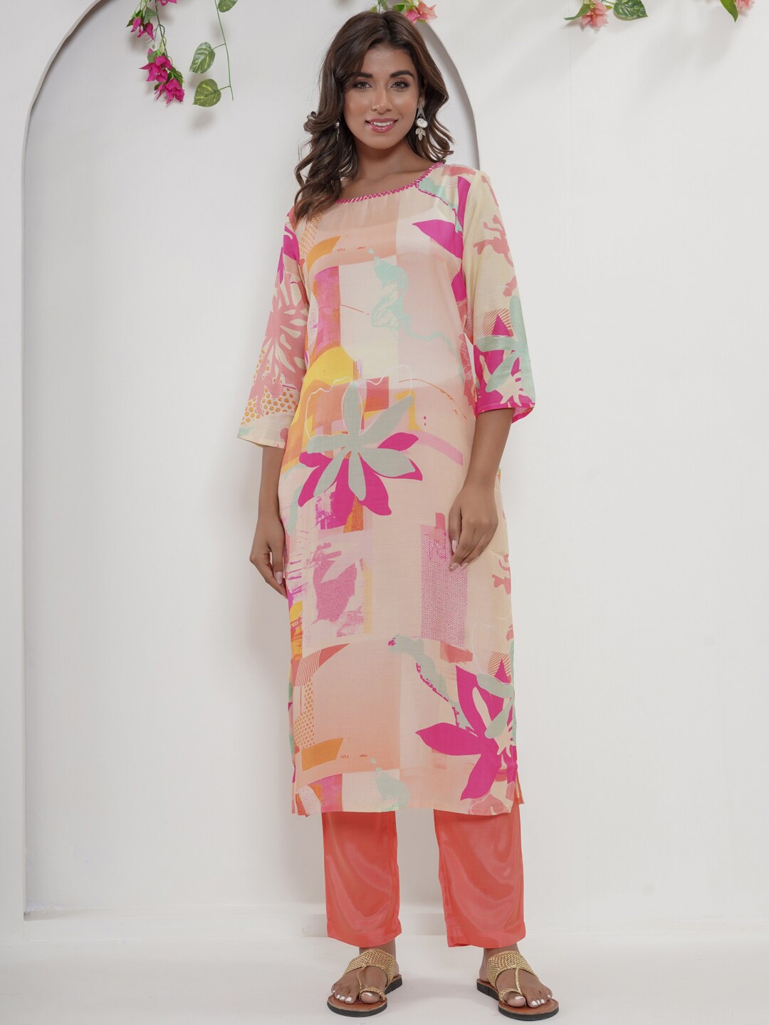 

Readiprint Floral Printed Straight Kurta With Trousers, Pink