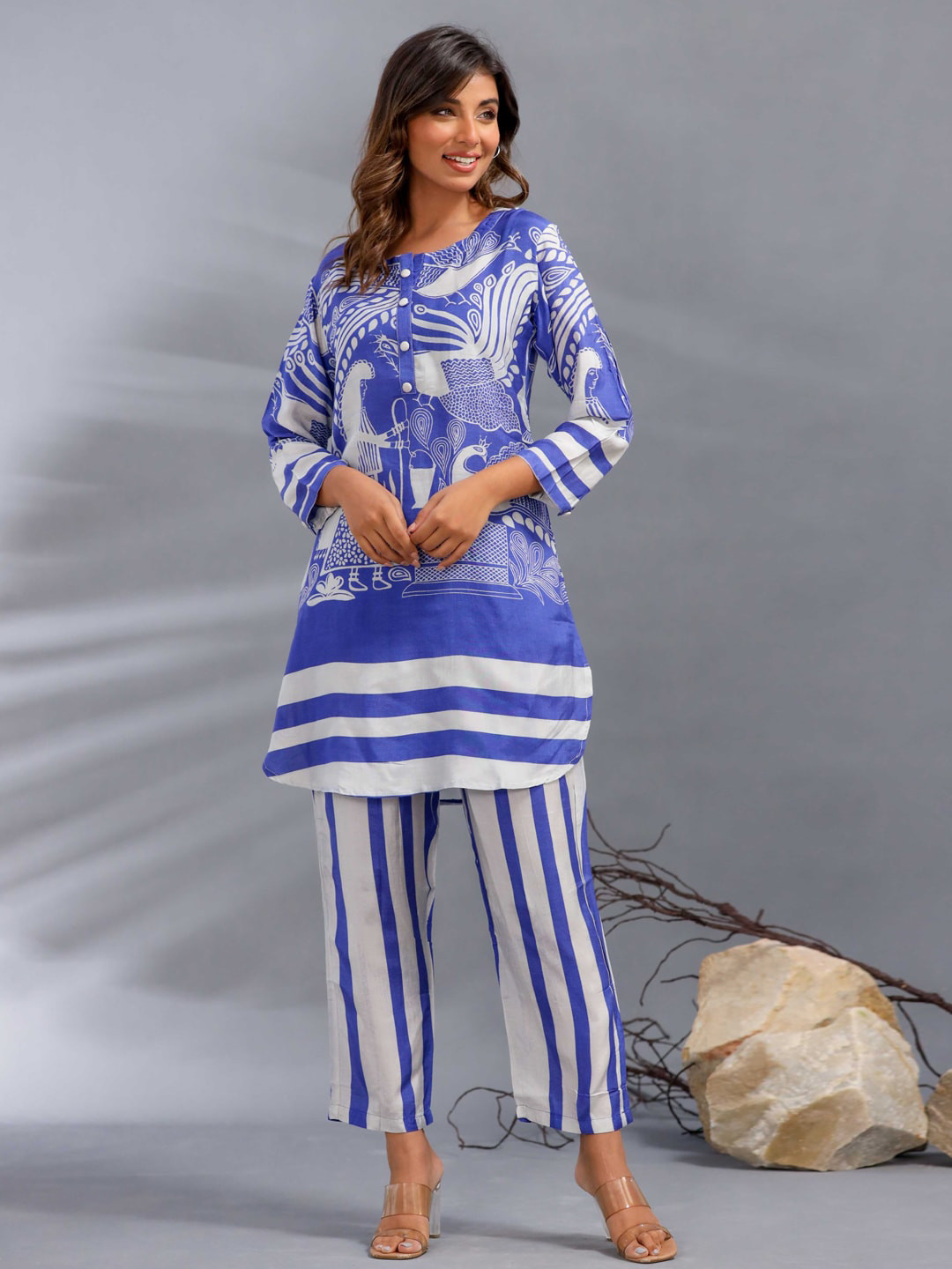 

Readiprint Fashions Ethnic Motifs Printed Pure Silk Straight Kurta With Trousers, Blue