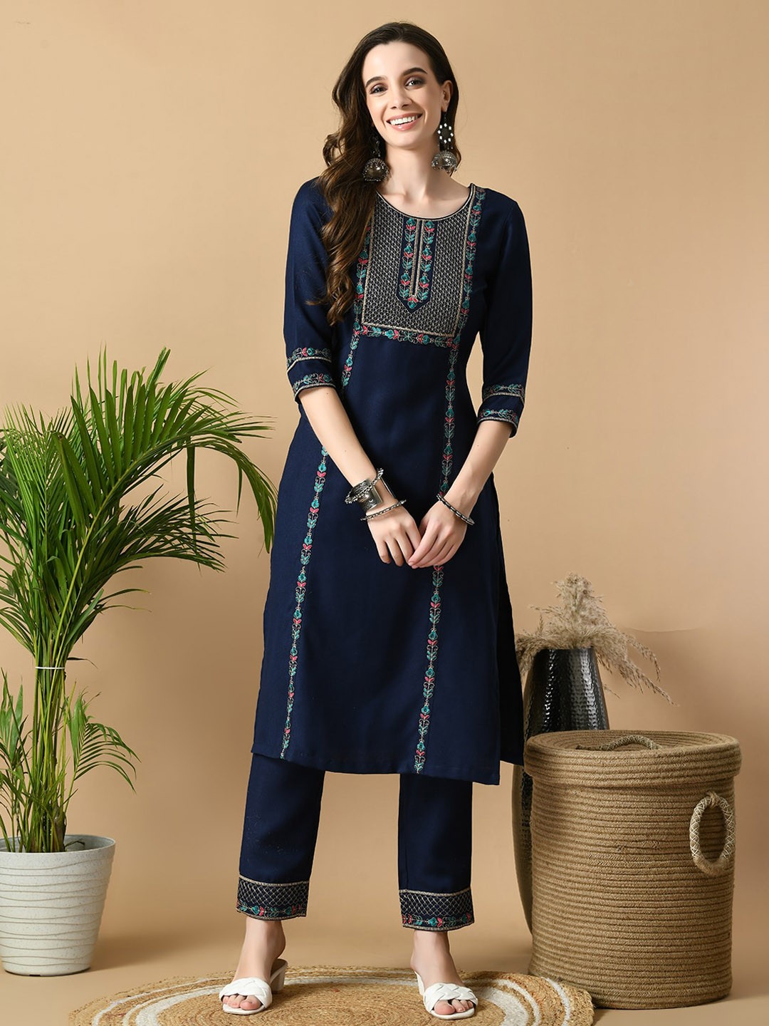 

MEESAN Floral Embroidered Regular Kurta with Trousers, Navy blue