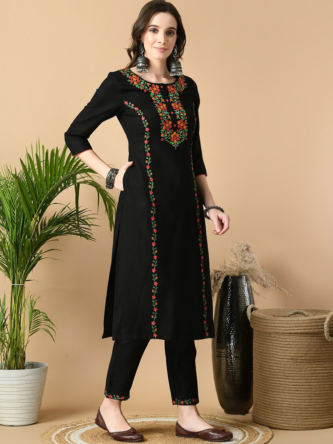 

MEESAN Floral Embroidered Regular Kurta with Trousers, Black