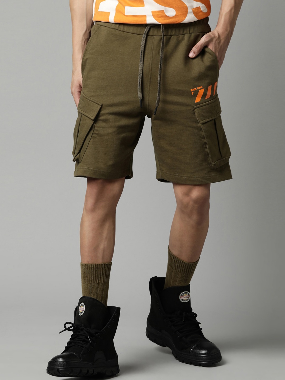 

Breakbounce Men Olive Green Mid-Rise Cotton Cargo Shorts