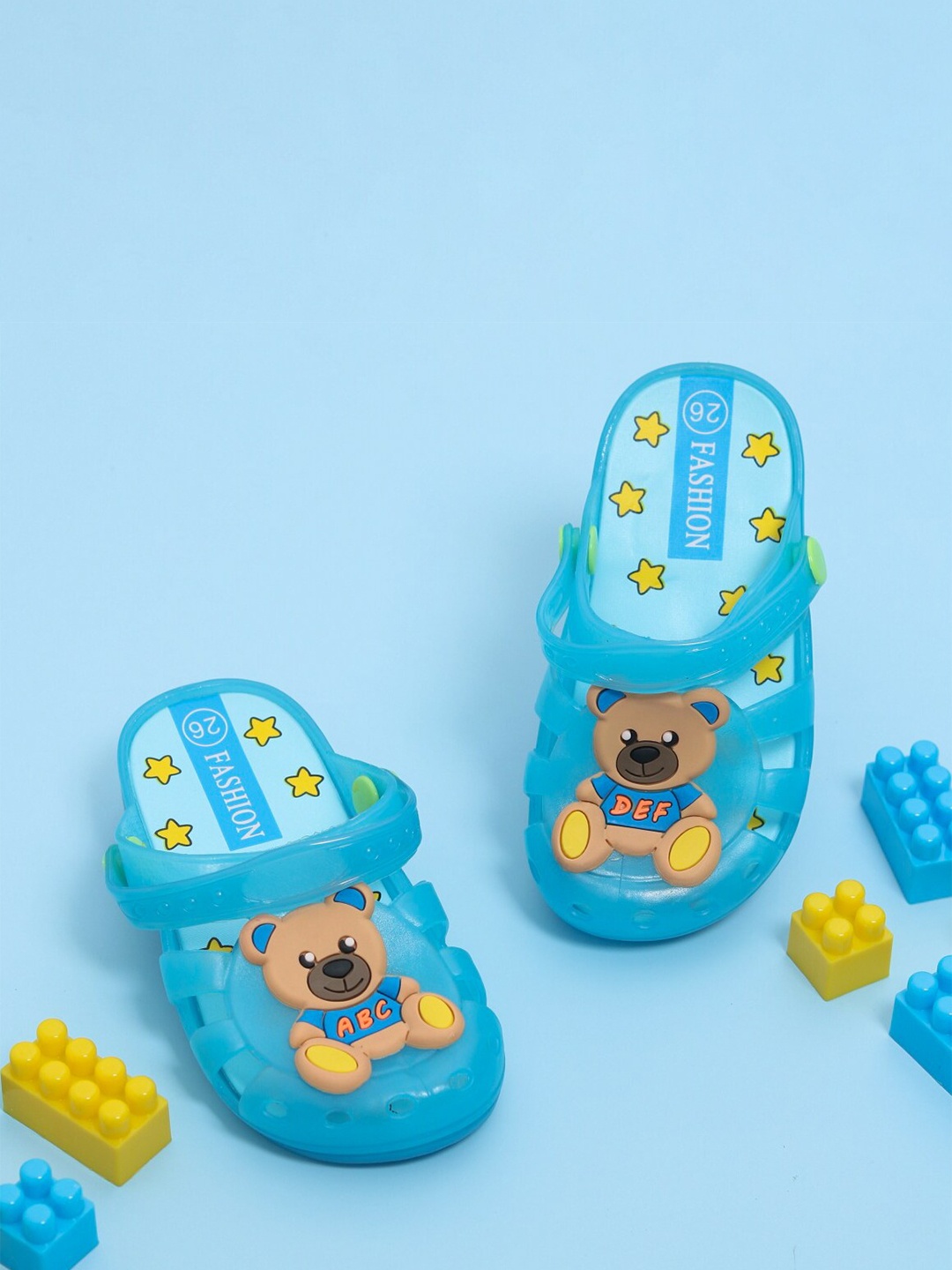 

Yellow Bee Boys Teddy Patch LED Clogs, Blue
