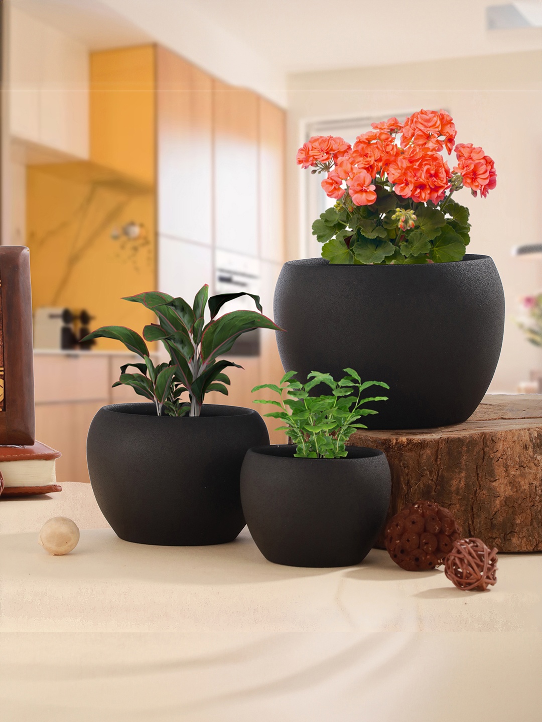 

Homspurts Apple Bowl Planter Black 3 Pieces Matte Finished Metal Planters
