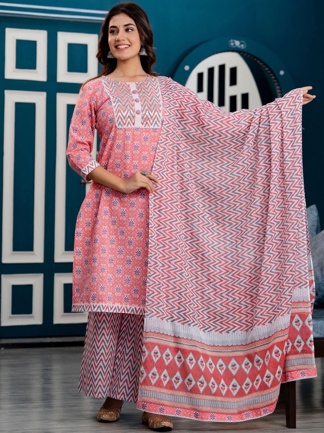 

FrionKandy Floral Printed Sequinned Pure Cotton Kurta & Palazzos With Dupatta, Pink