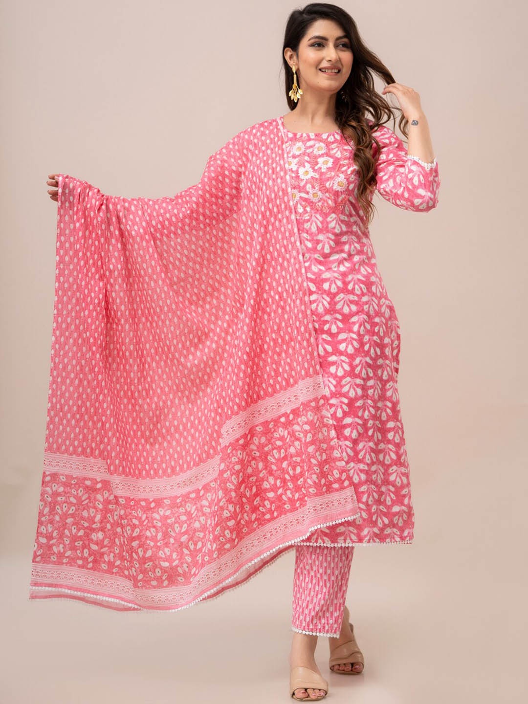 

FrionKandy Floral Printed Regular Pure Cotton Kurta With Trousers & Dupatta, Pink