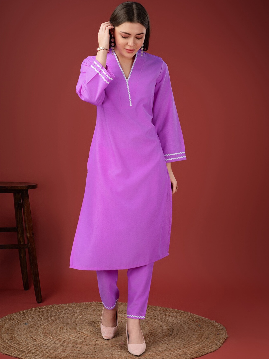 

soan V-Neck Straight Kurta With Trousers, Purple
