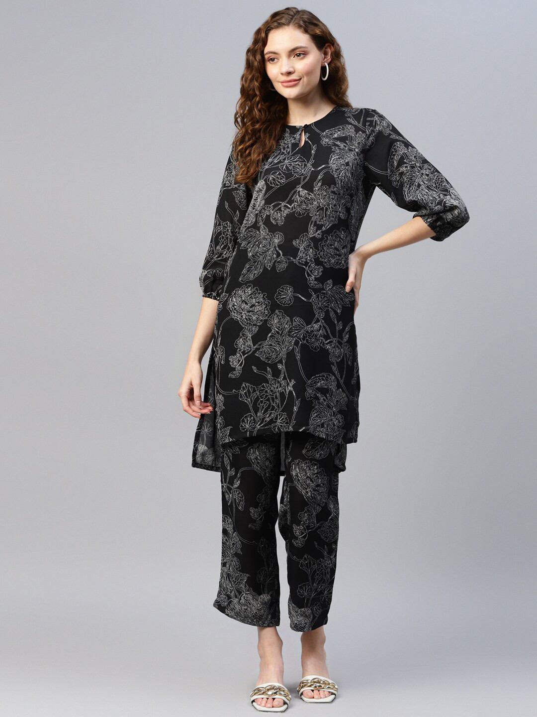 

DEEBACO Women Floral Print Keyhole Neck Summer Cool Kurta With Trousers, Black