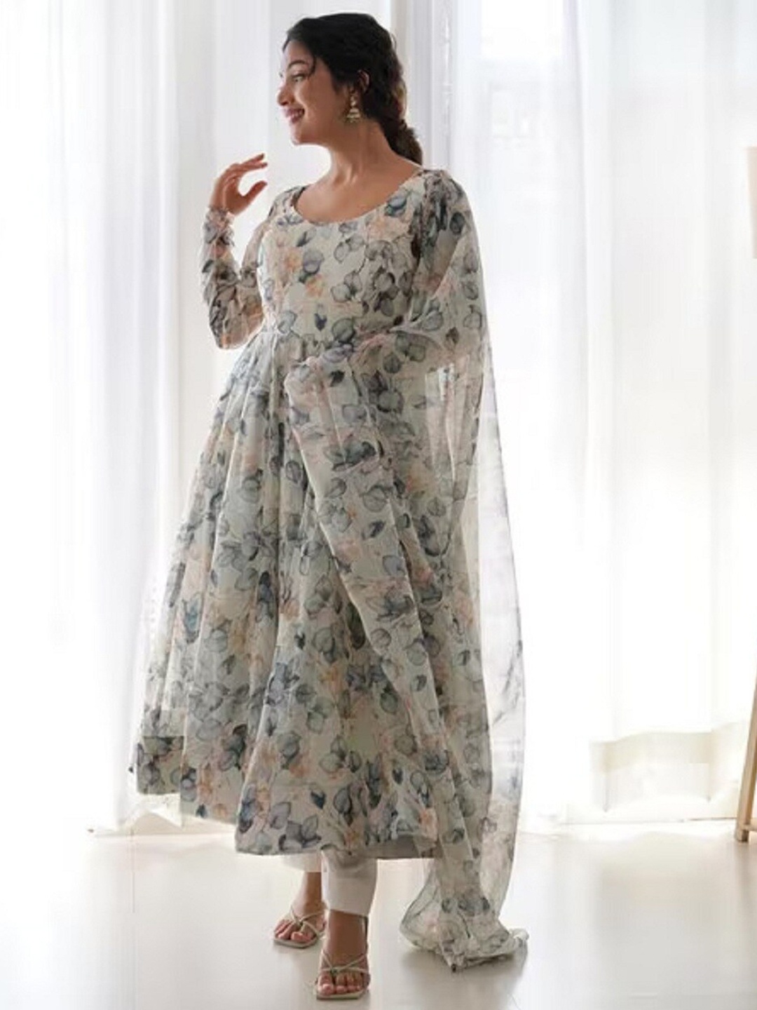 

APNISHA Floral Printed Georgette Anarkali Kurta With Dupatta, Grey