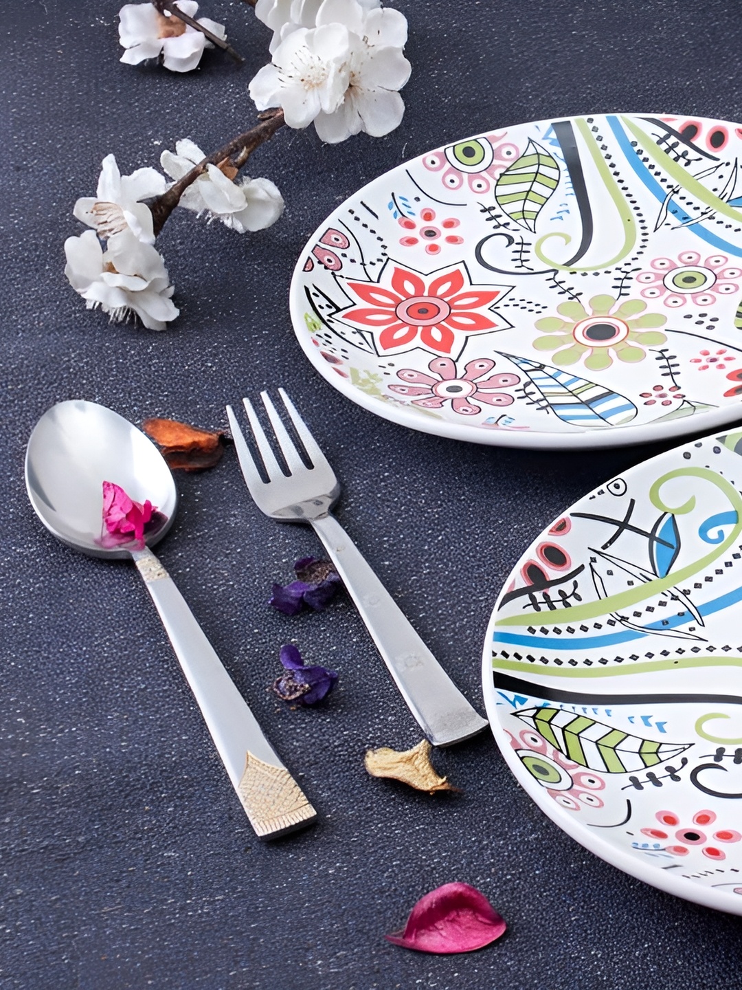 

caffeine White & Blue 2 Pieces Printed Ceramic Flower Design Dinner Plates