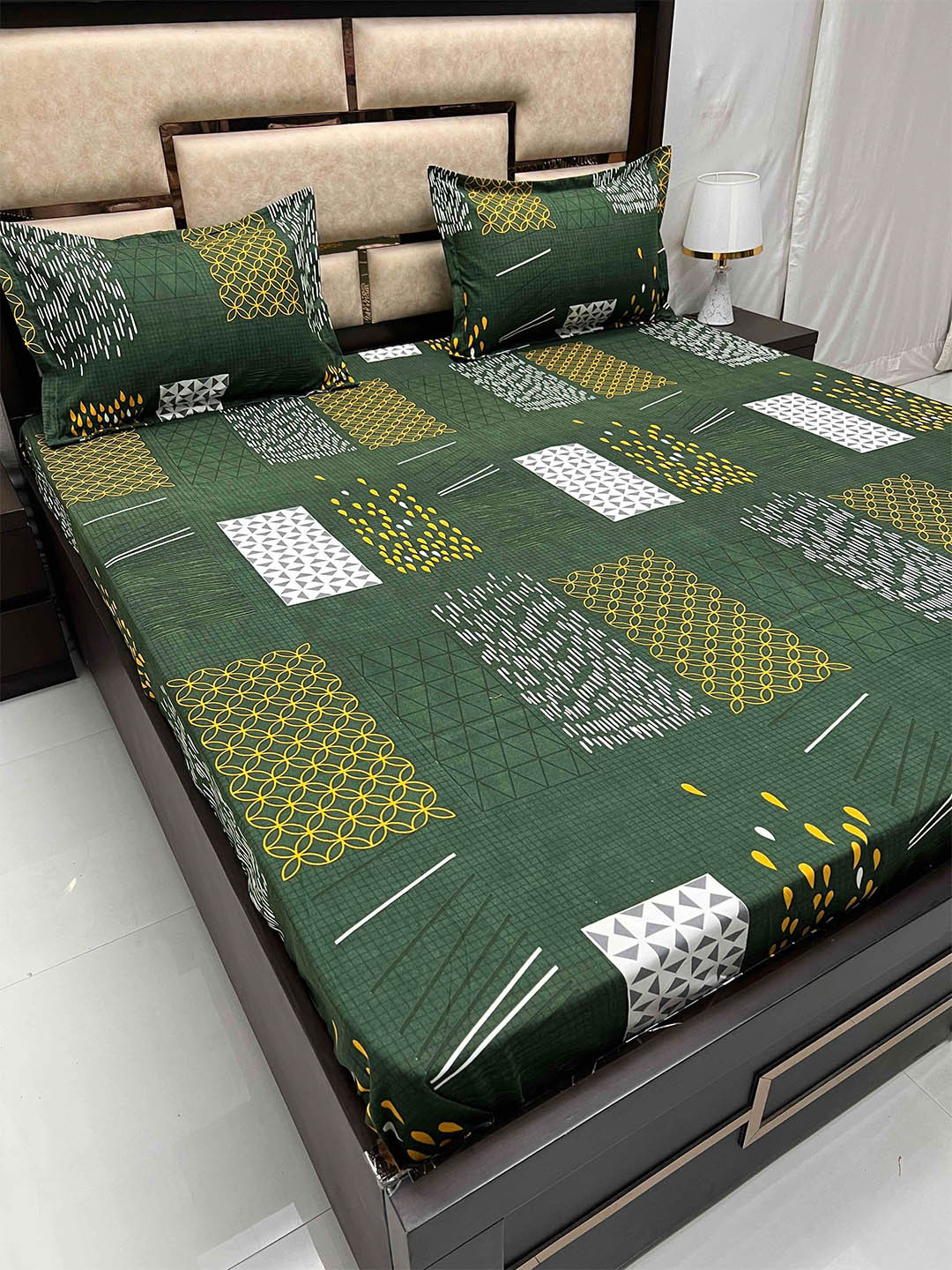 

Pure Decor Green & Yellow Printed 300 TC Queen Bedsheet with 2 Pillow Covers