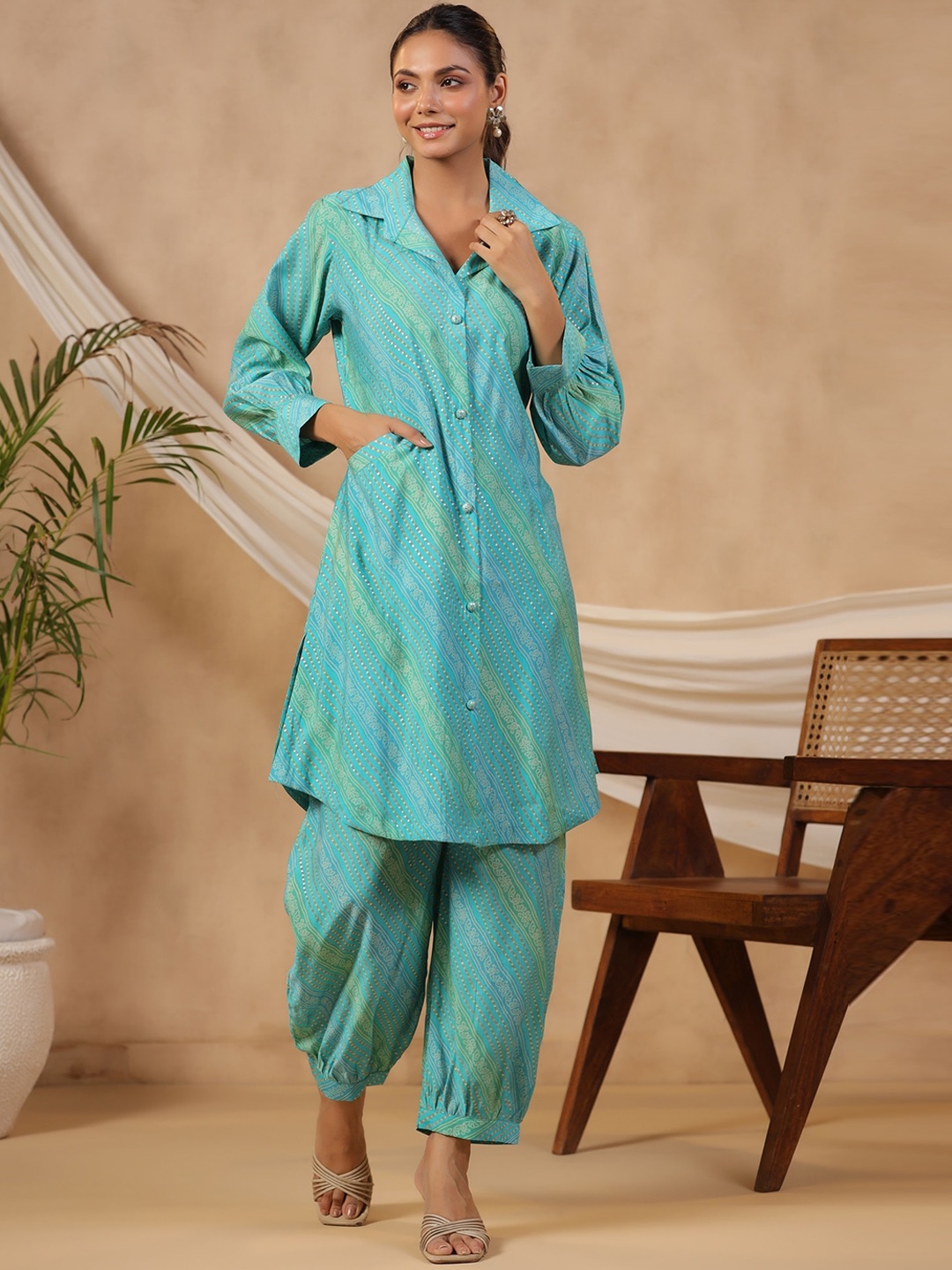 

EtnicaWear Bandhani Printed Pure Silk Kurta With Salwar, Green