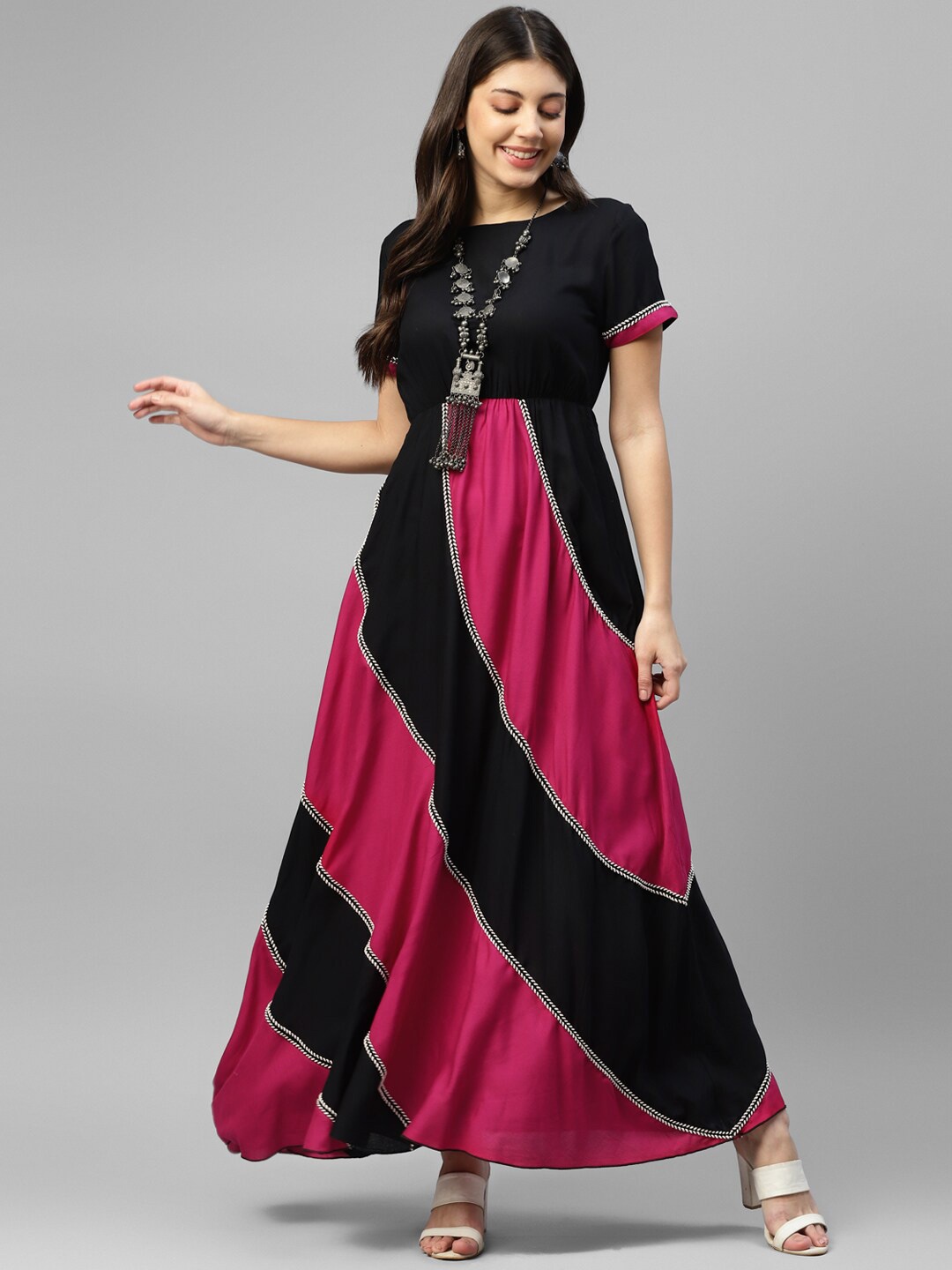 

DEEBACO Colourblocked Rayon Round Neck Maxi Dress, Black