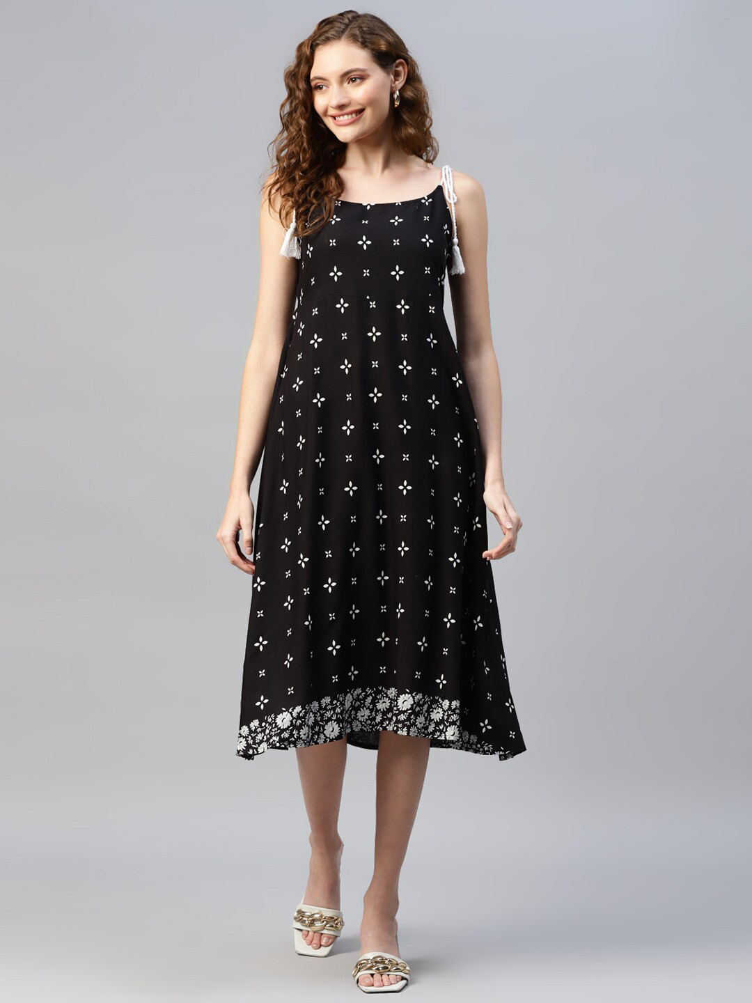 

DEEBACO Ethnic Motifs Printed Round Neck Midi Dress, Black