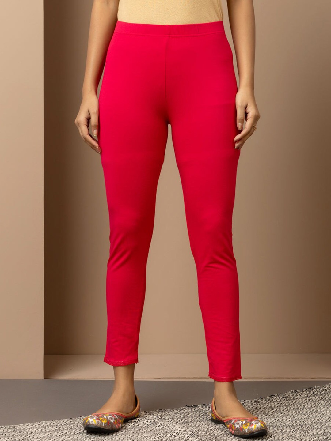 

Lakshita Mid Rise Plain Ankle Length Leggings, Fuchsia