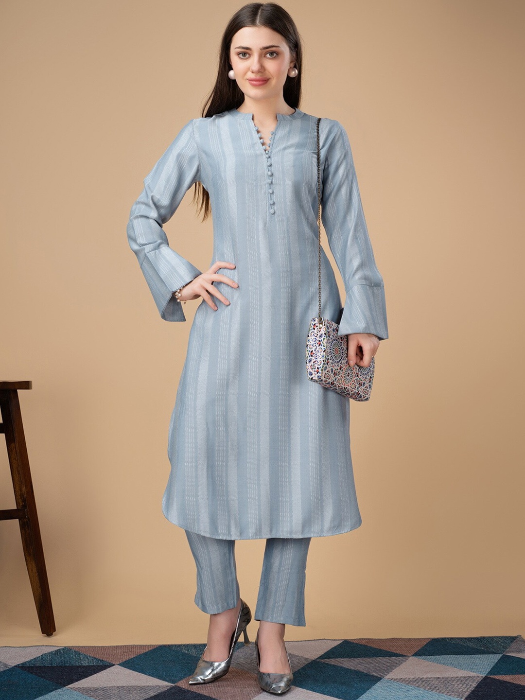 

soan Striped Bell Sleeves Straight Kurta With Trousers, Blue