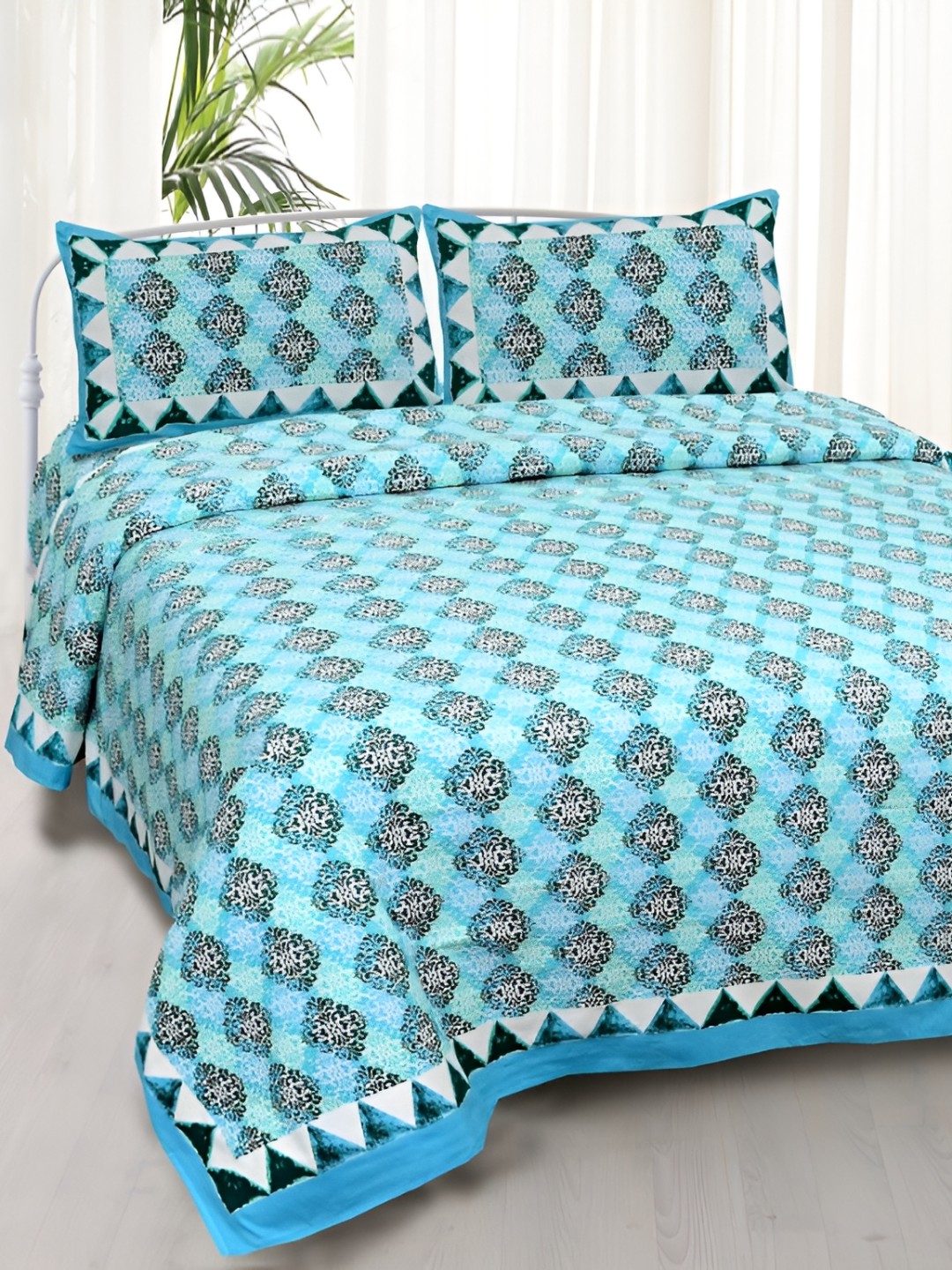 

DIGITRENDZZ Unique White & Blue Floral Cotton King Bedsheet With 2 Pillow Covers