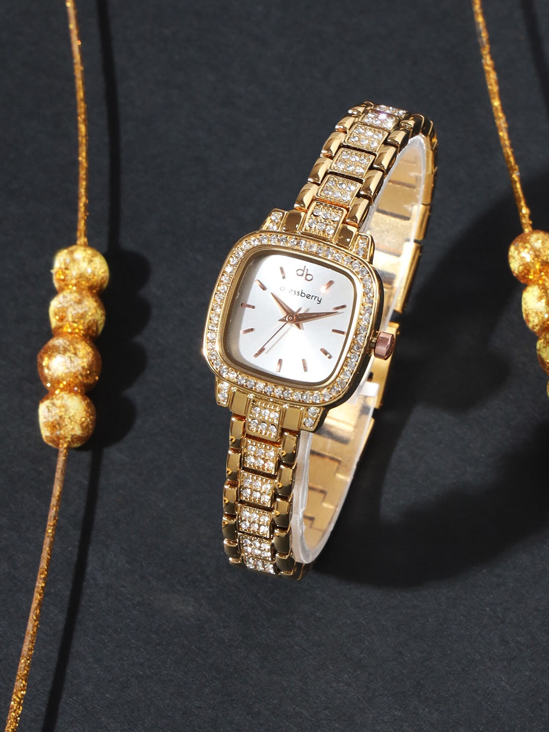 

DressBerry Women Silver-Toned Embellished Dial Analogue Watch DB23-3A