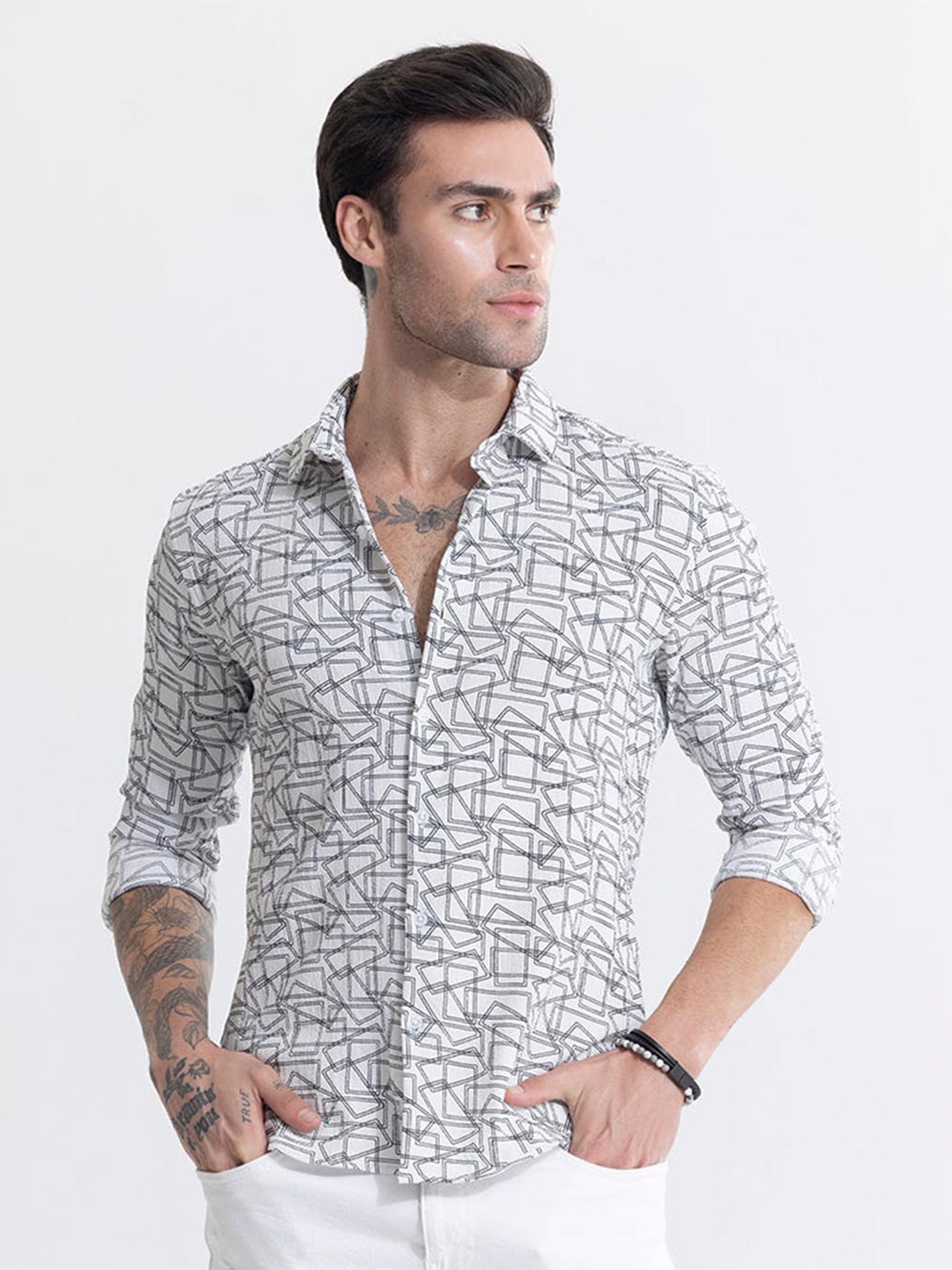 

Snitch White Classic Slim Fit Geometric Printed Casual Shirt