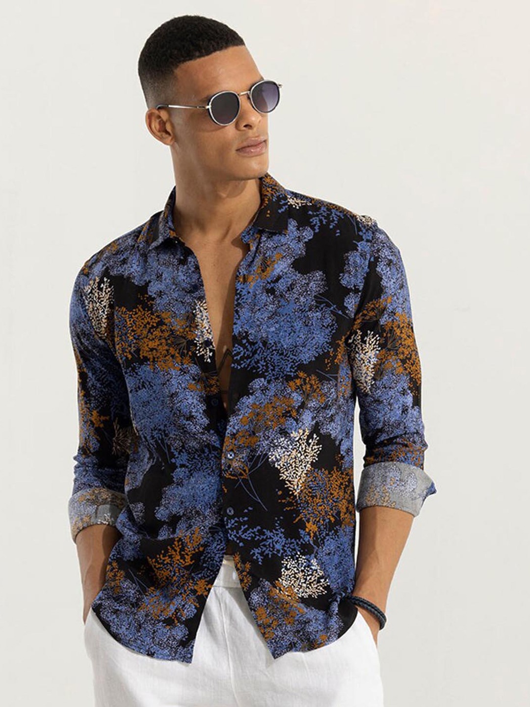 

Snitch Black Classic Slim Fit Floral Printed Casual Shirt