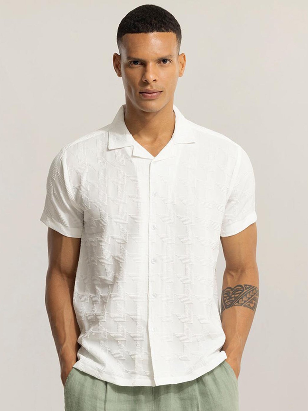 

Snitch White Classic Slim Fit Textured Short Sleeves Casual Shirt