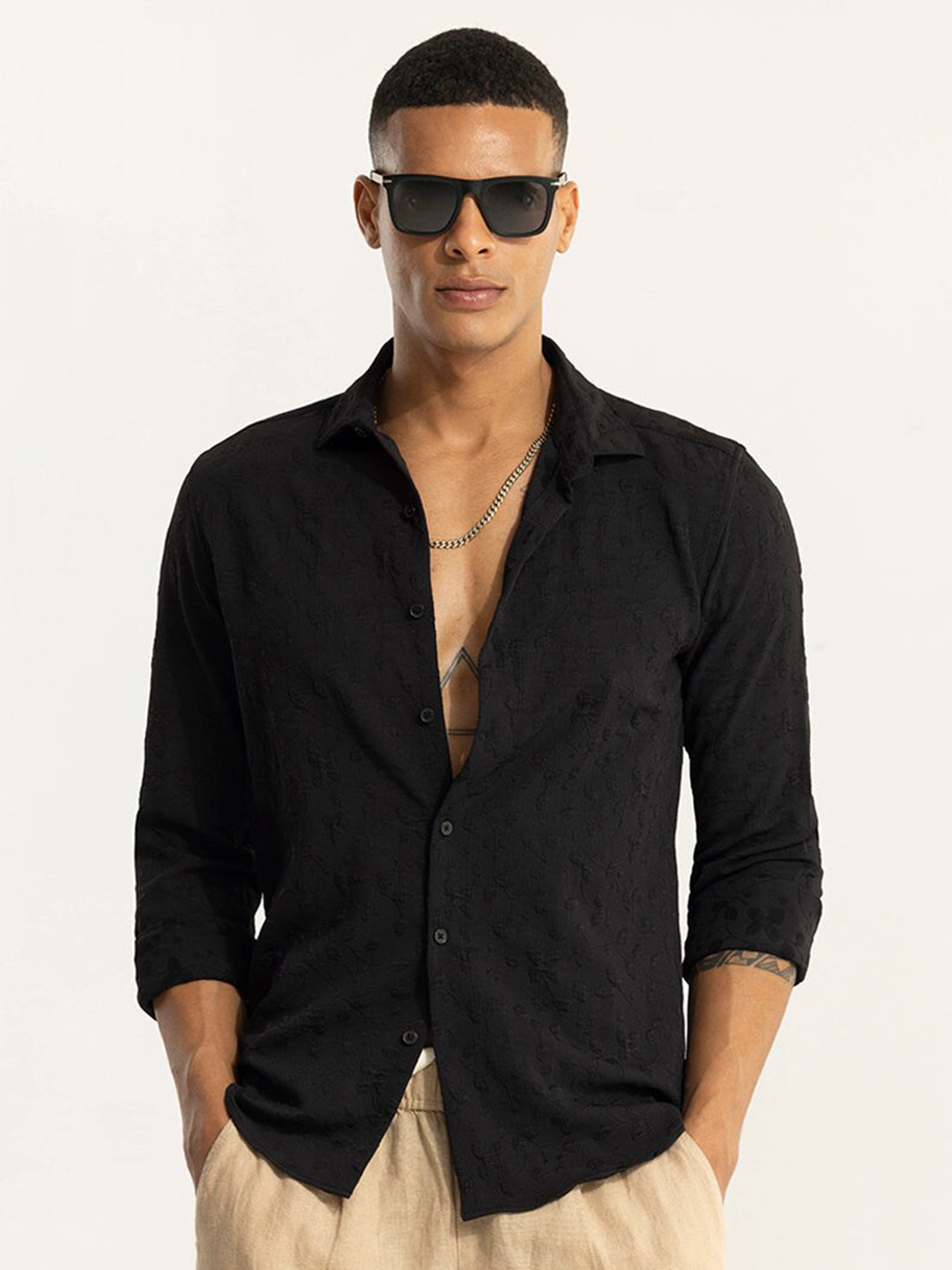 

Snitch Black Classic Slim Fit Floral Self Design Casual Shirt