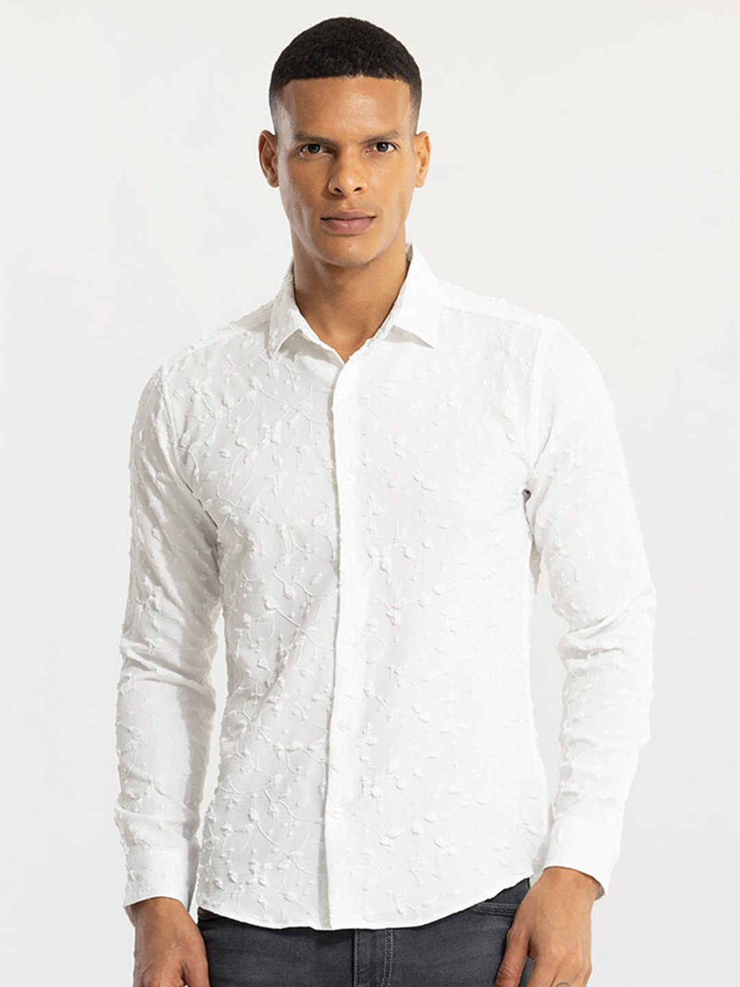 

Snitch Men White Classic Slim Fit Textured Long Sleeves Casual Shirt