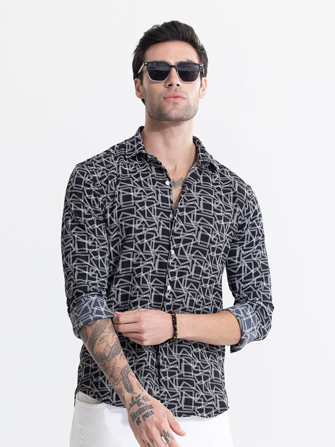 

Snitch Black Classic Slim Fit Geometric Printed Long Sleeves Casual Shirt