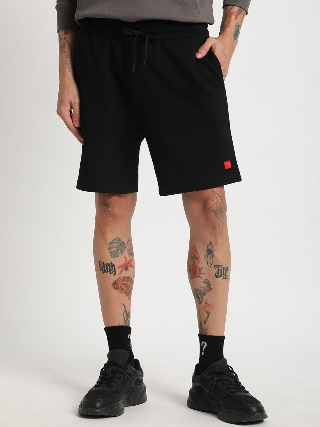 

THE BEAR HOUSE Men Regular Fit Mid Rise Cotton Shorts, Black