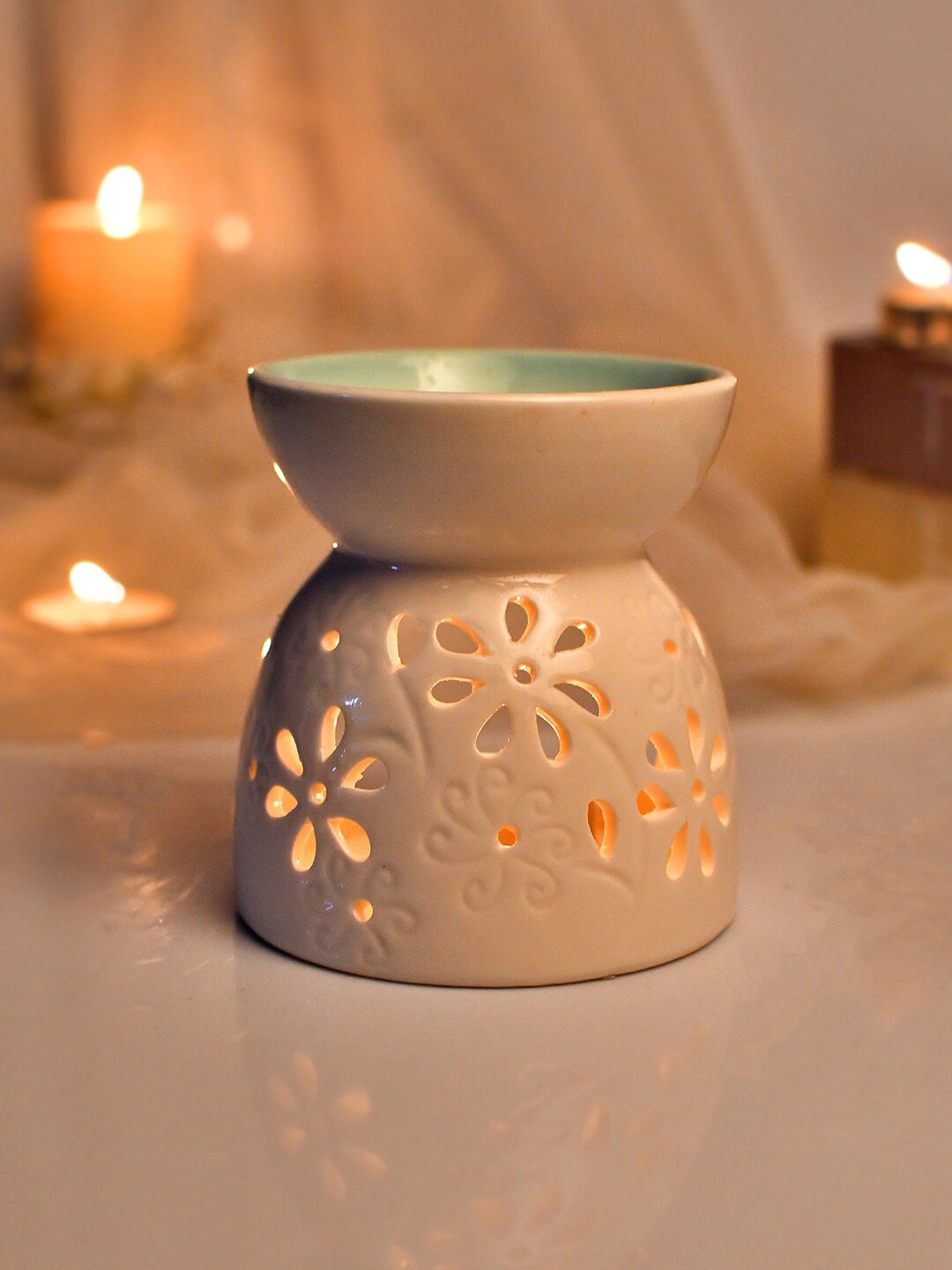 

TAYHAA Blissful White & Green Ceramic Aroma Oil Diffuser