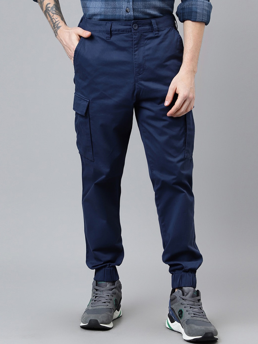 

Woodland Men Mid Rise Cargos, Navy blue