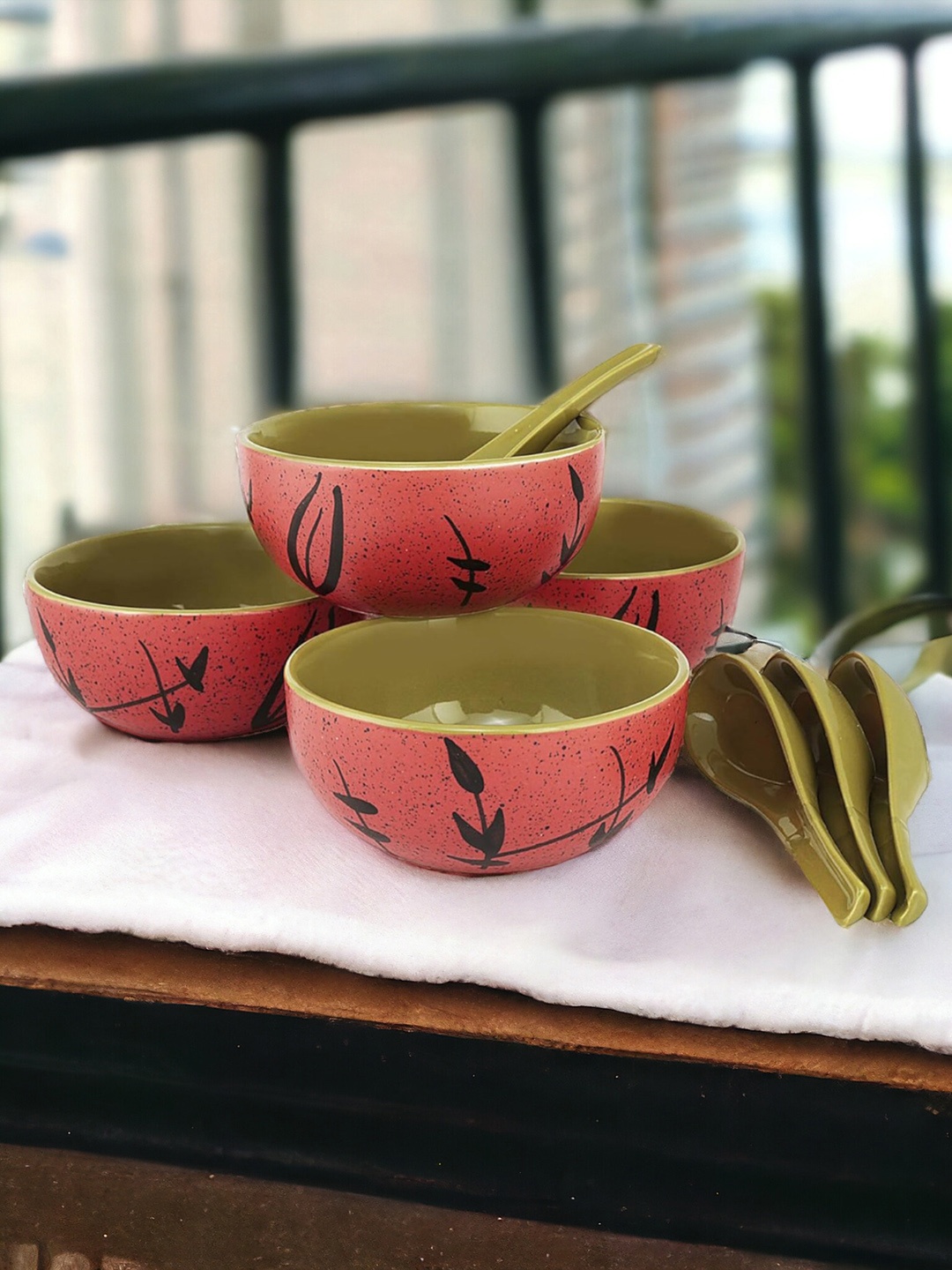 

Kittens Red & Green 4 Pieces Hand Painted Ceramic Glossy Soup Bowls & Spoons 300ml