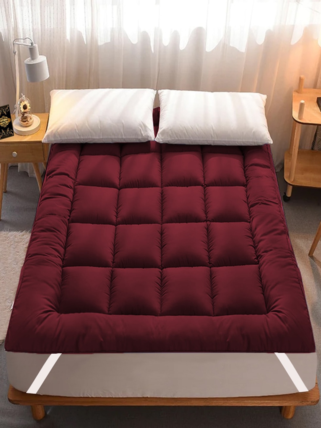 

Adbeni Maroon Quilted 600 GSM Microfiber Breathable Super Queen Mattress Protector